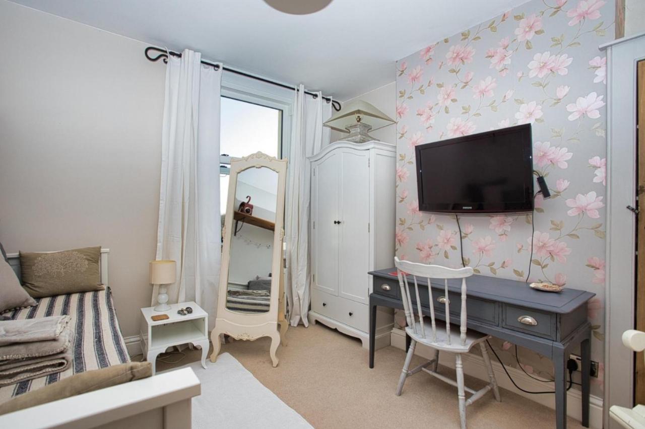 New Restful And Cosy 4 Bed Home Minutes From Beach Hythe  Luaran gambar